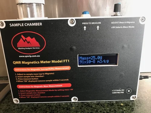 Portable laboratory gauge angle view